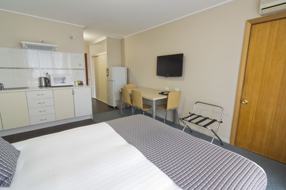 Commodore Regent Hotel 15/63