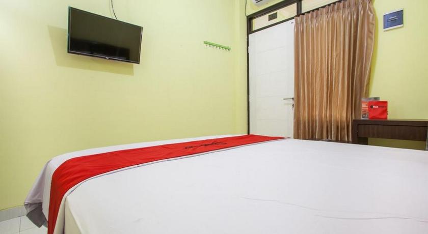 Reddoorz Near Petra University 2 14/34