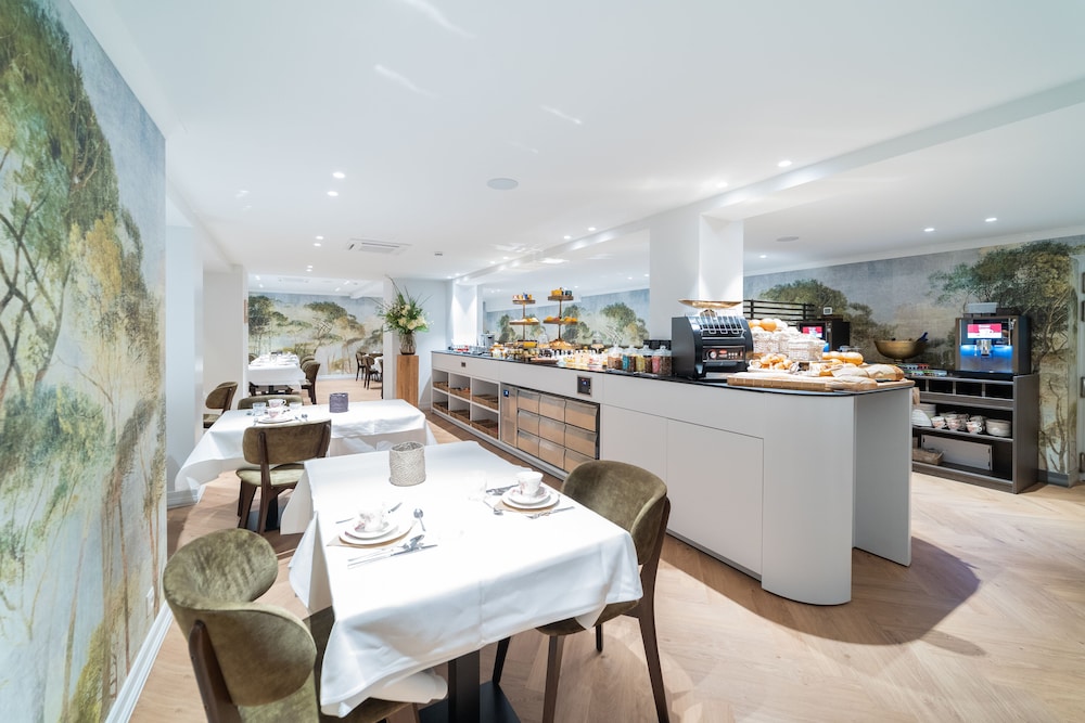 restaurant cafeteria