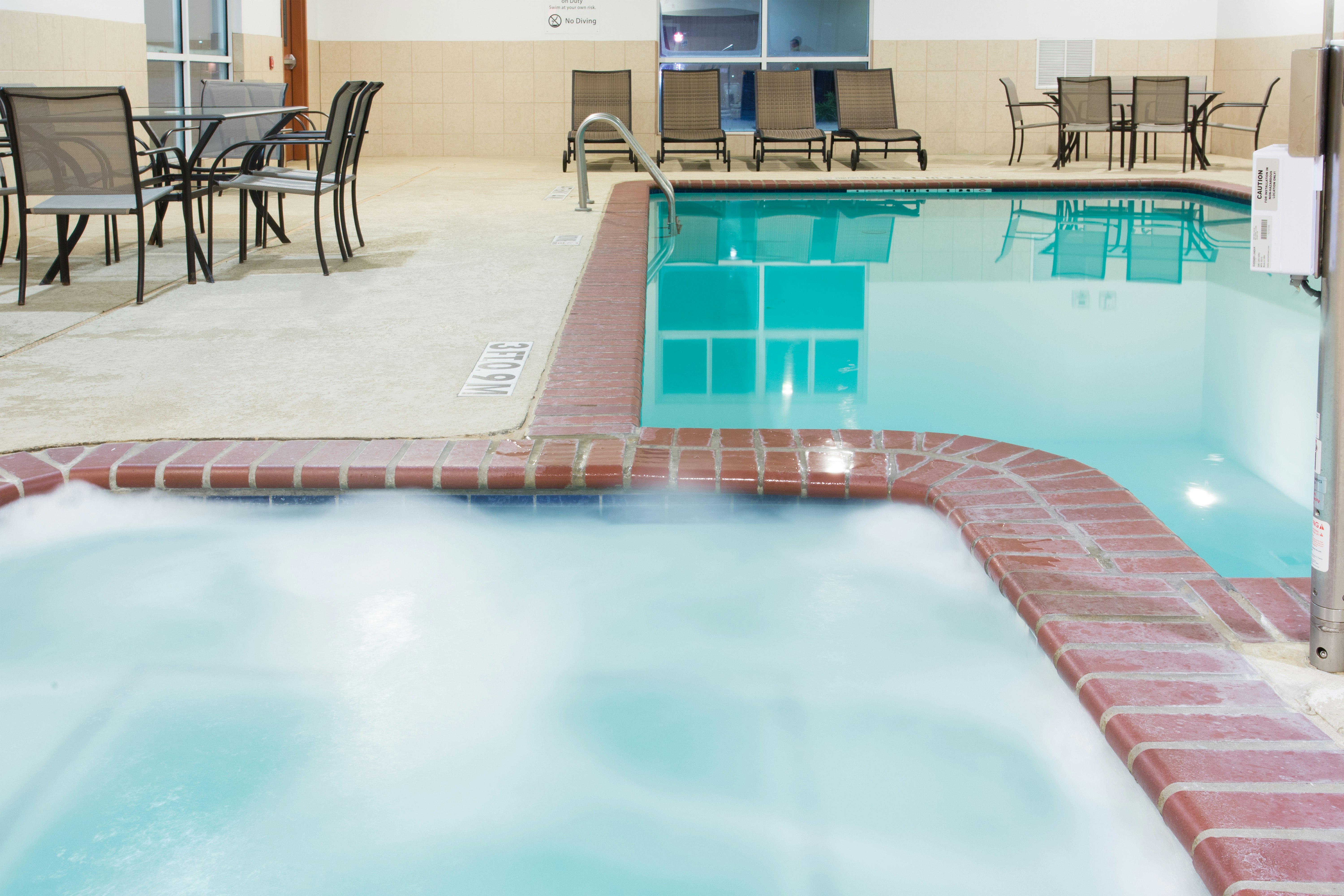 Holiday Inn Express Hotel And Suites Alvarado 37/50