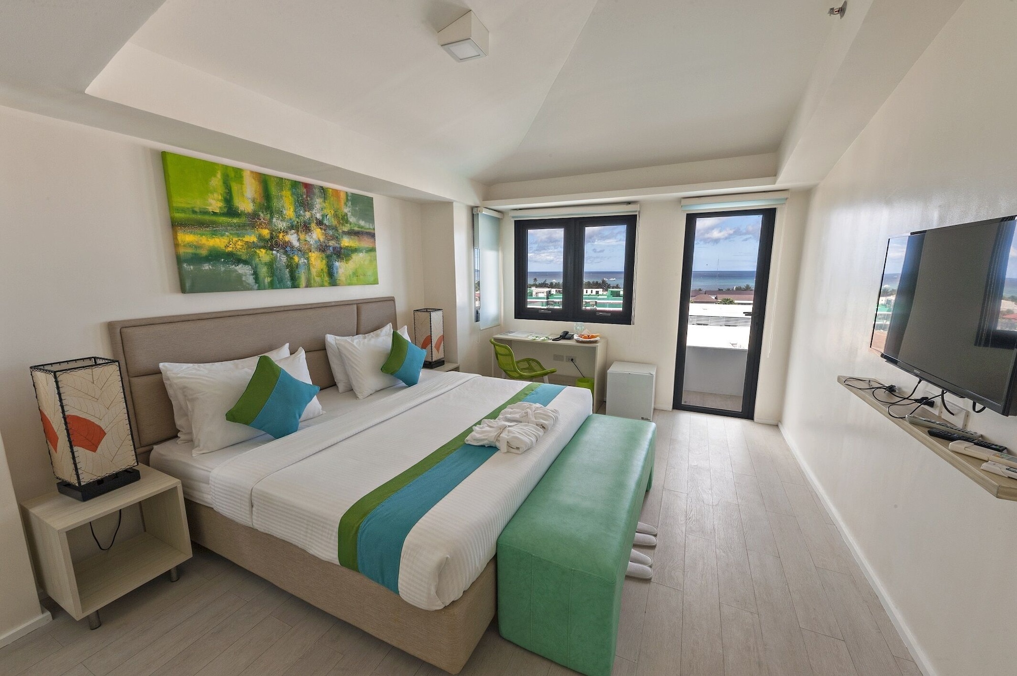 PENTHOUSE, KING BED