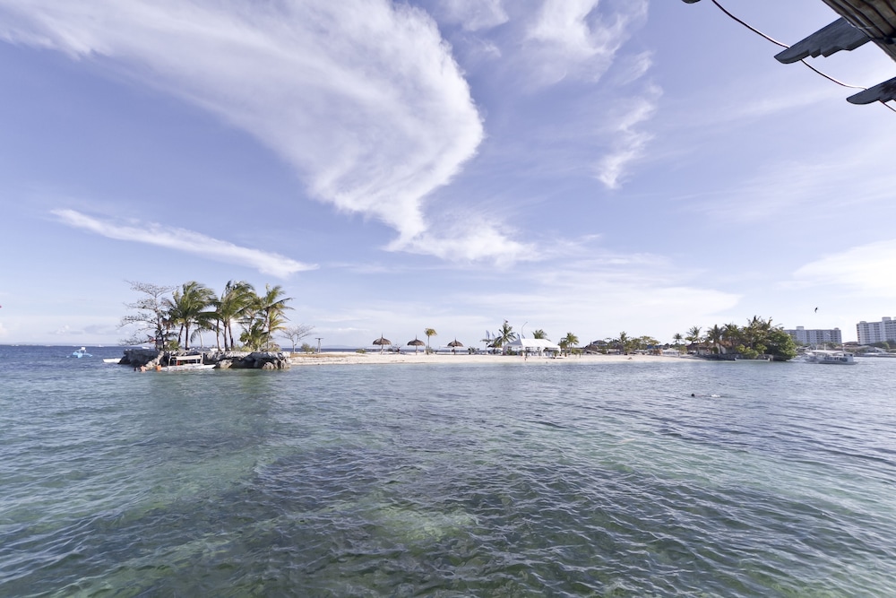 Bluewater Maribago Beach Resort 45/50