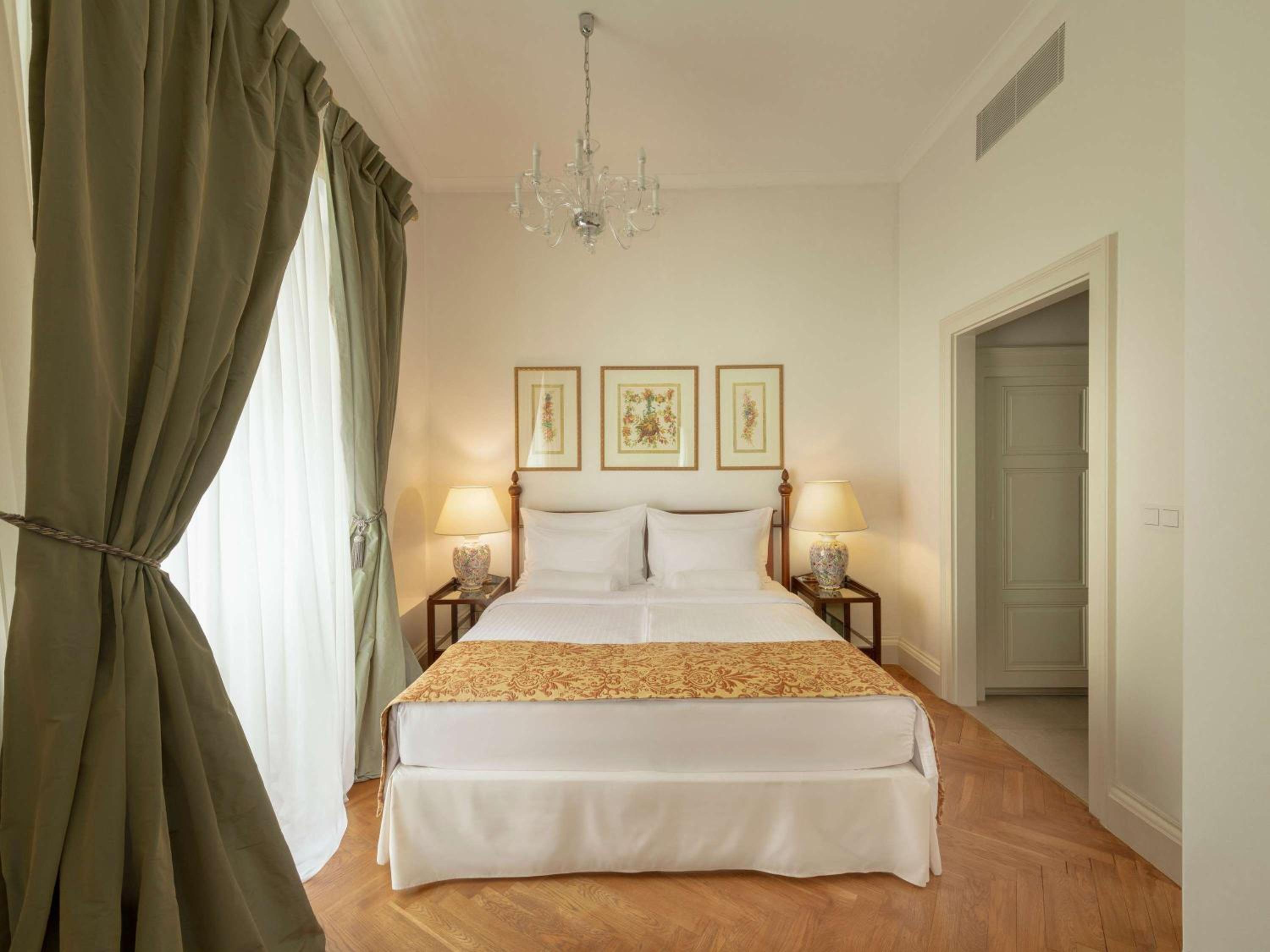 1 Bedroom, Presidential, Suite, King Bed, Dining Area, Kitchen