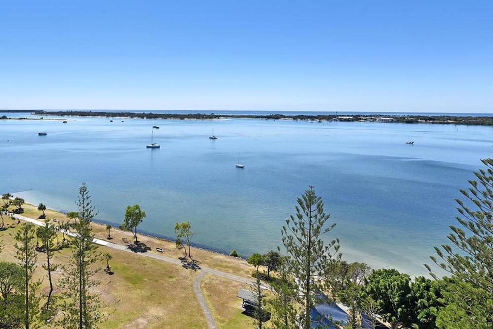 Crystal Bay On The Broadwater 74/79