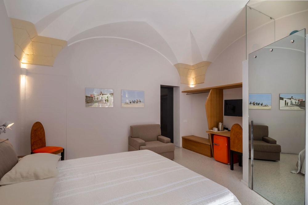 Dimora Storica Muratore Luxury Rooms 7/47
