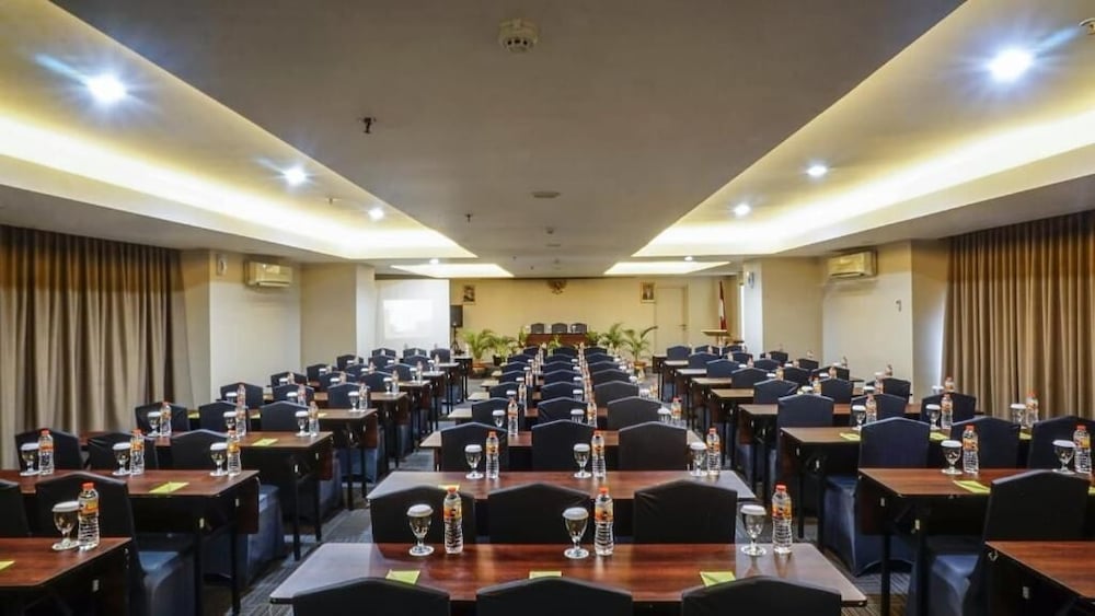 Whiz Hotel Pemuda Semarang 28/44