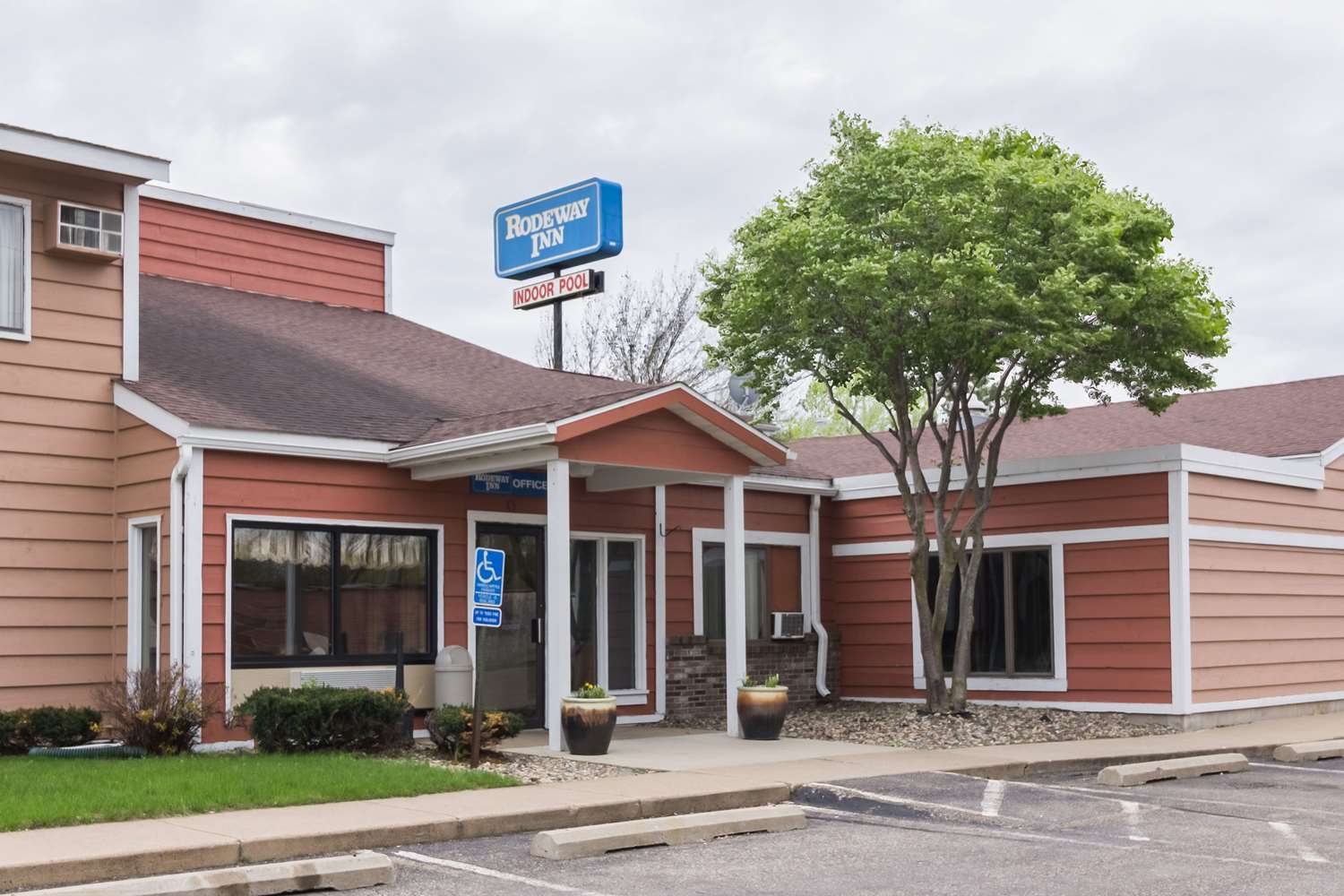 Rodeway Inn Red Wing, MN 4/44