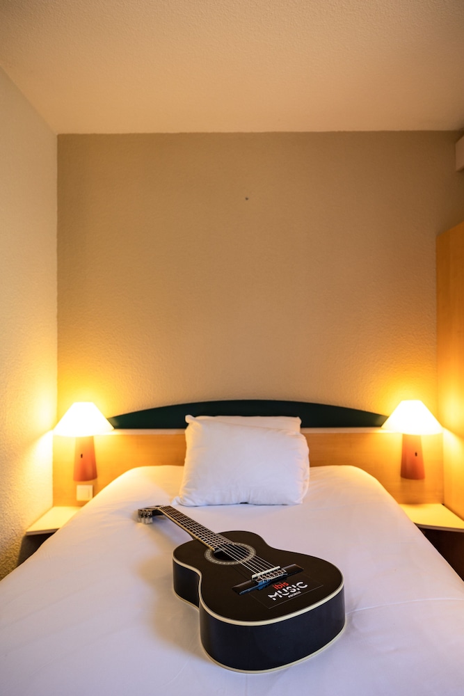 Ibis Autun 12/45