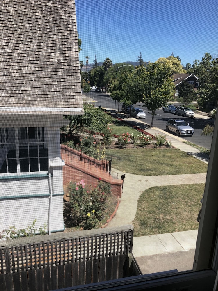 The Inn On First 5/50