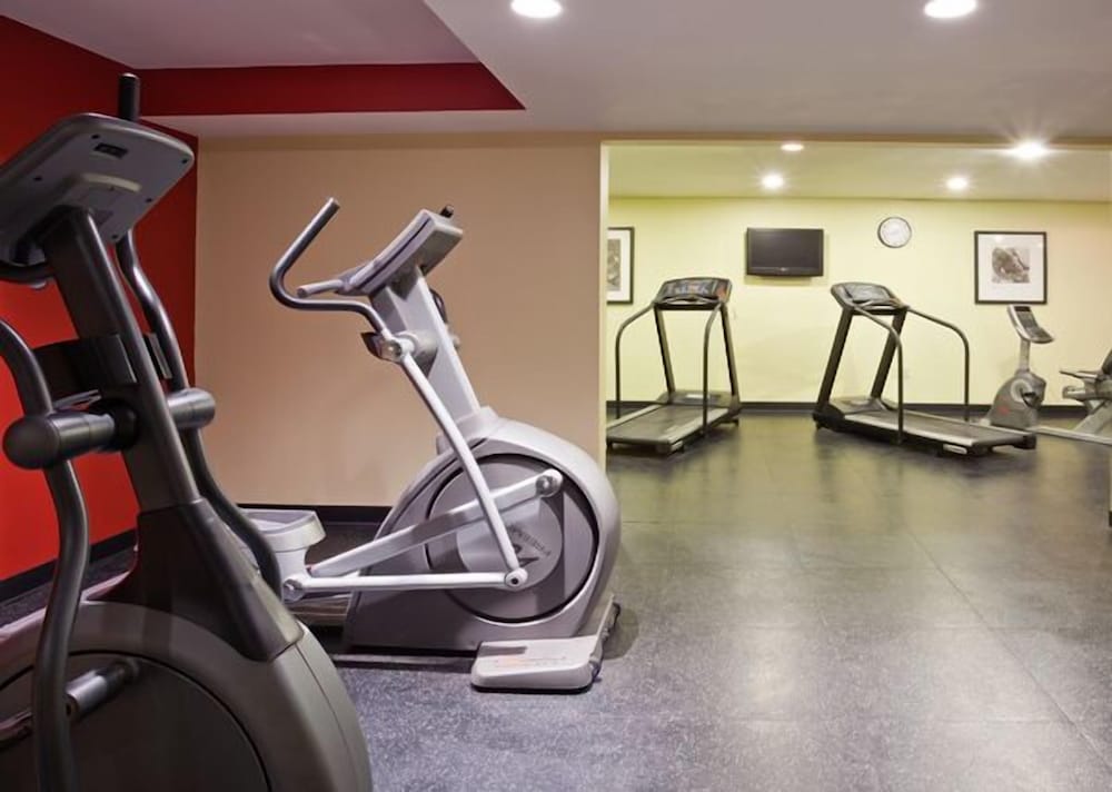 Hampton Inn Glendale Milwaukee, WI 20/42