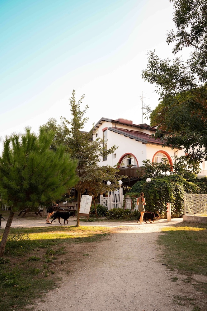 Hotel La Villa 44/49