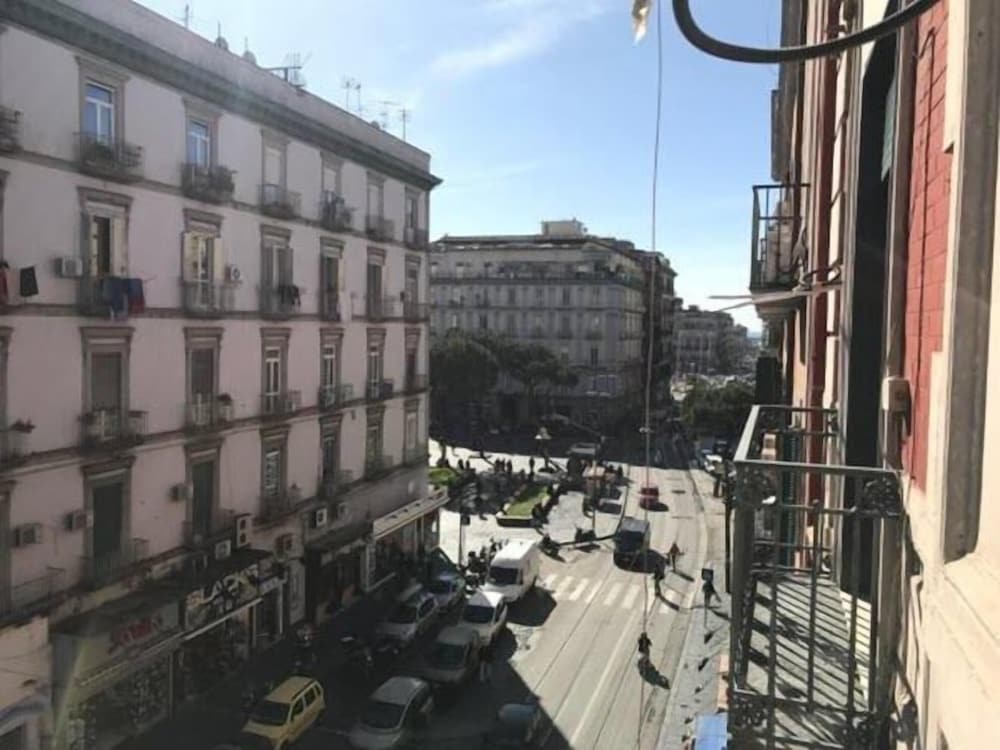 パルテノペ・ルームズ 写真1