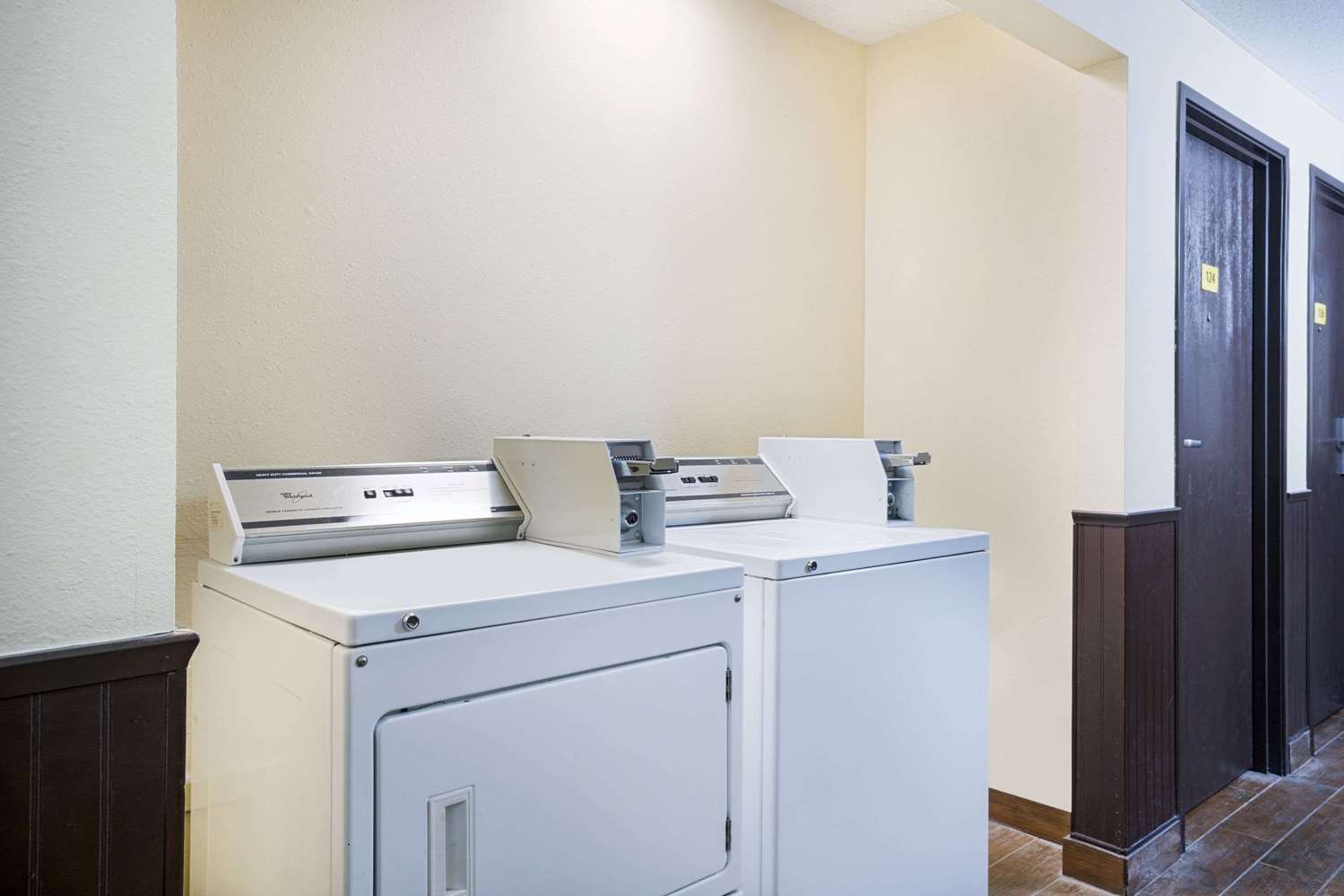 Super 8 By Wyndham Marshall Mn 14/19