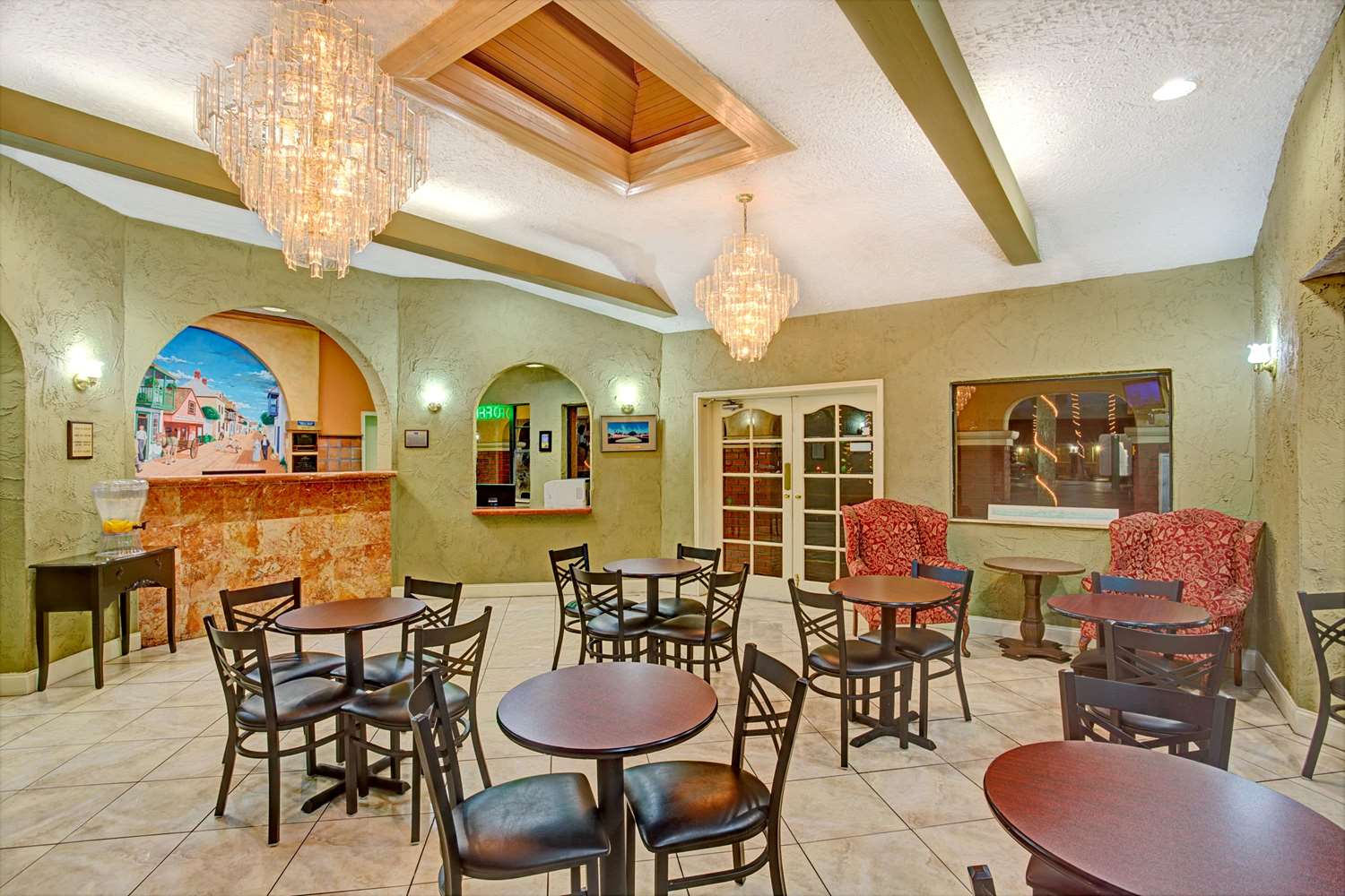 Villa 1565 (ex Howard Johnson Express Inn) 33/39