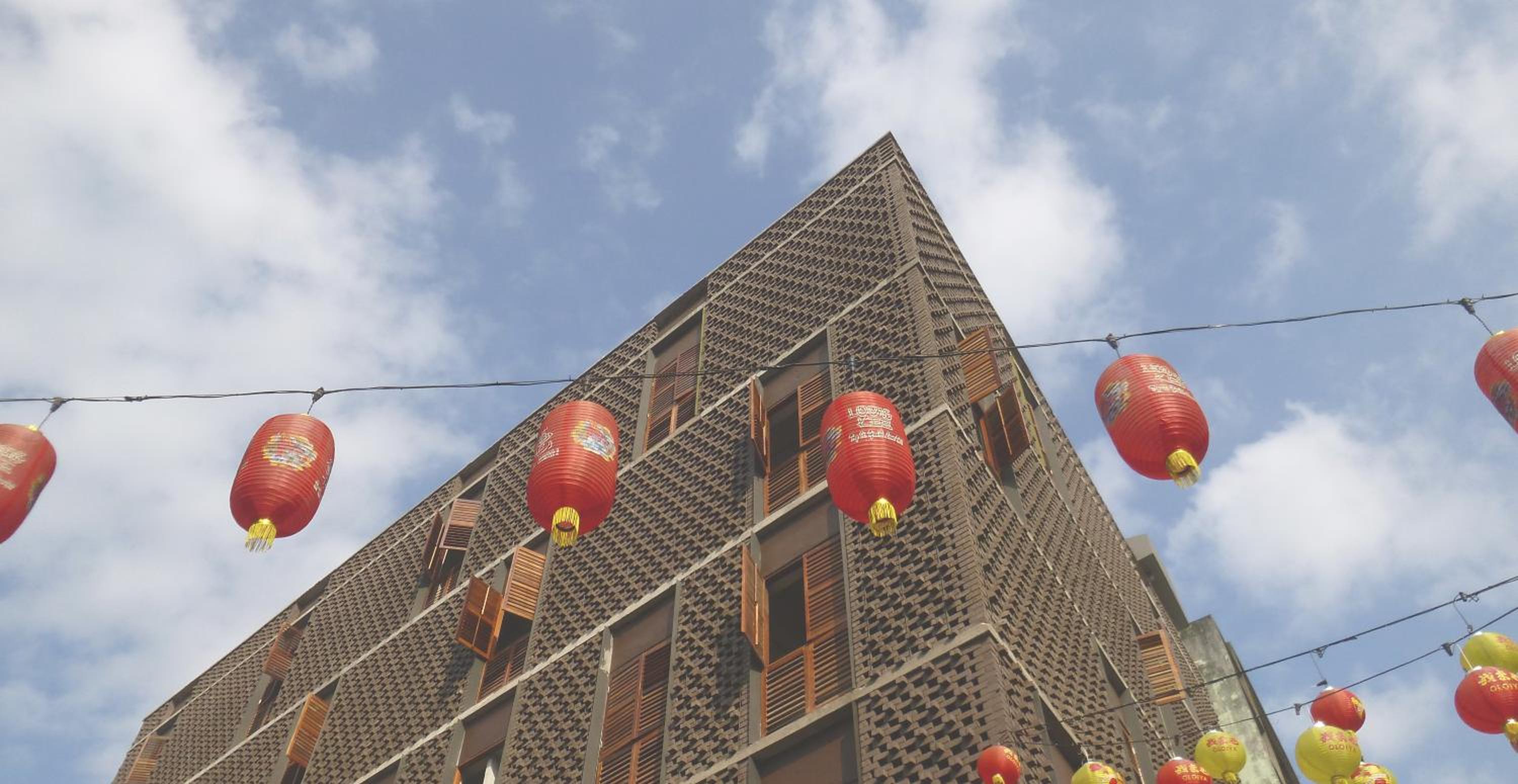 Lantern Hotel 4/50