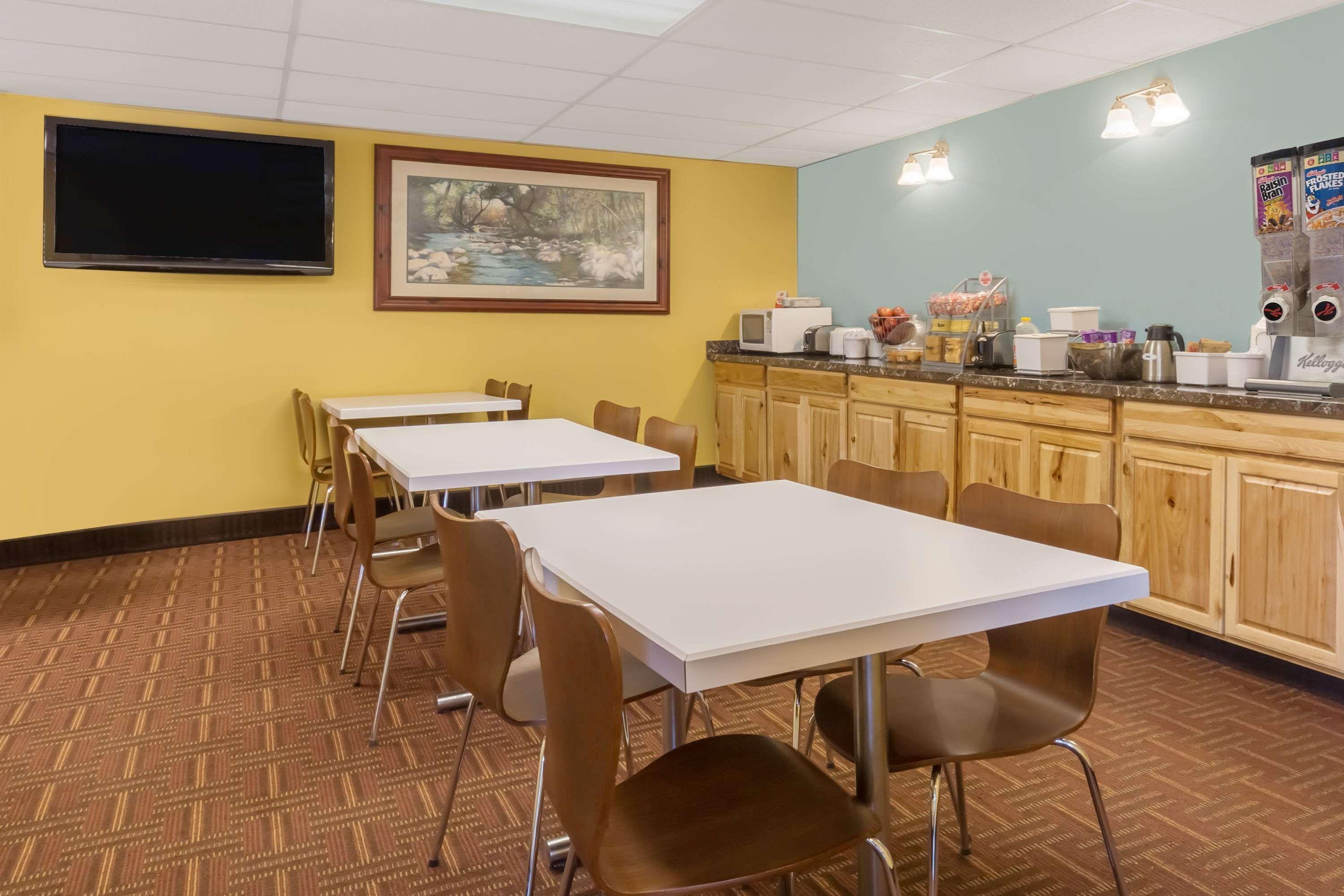 Super 8 by Wyndham Dillon/Breckenridge Area 23/25