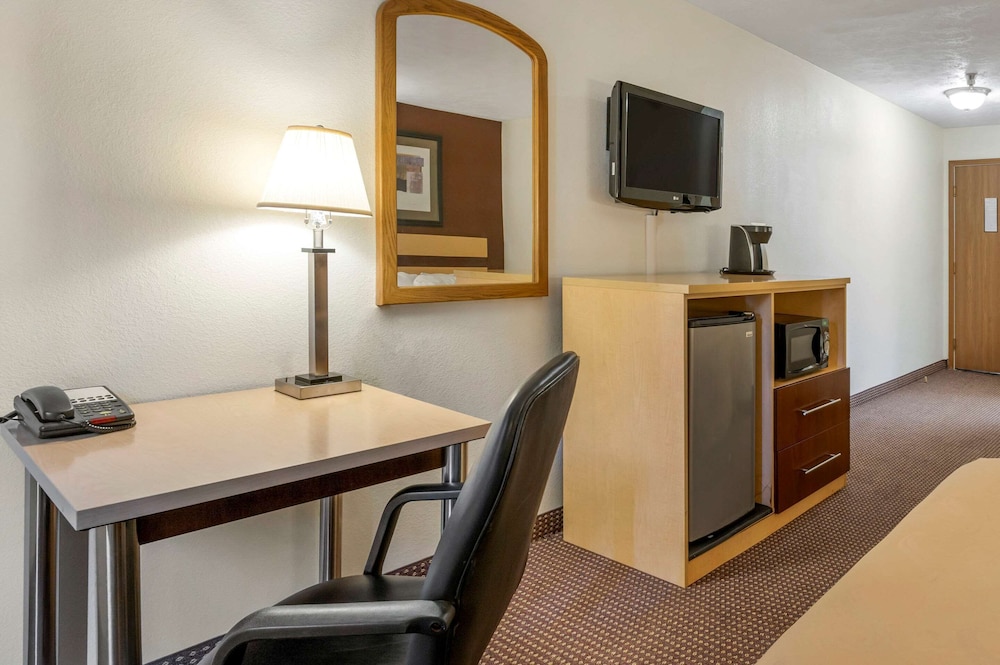 SureStay by Best Western Obetz Rickenbacker Airport 29/45