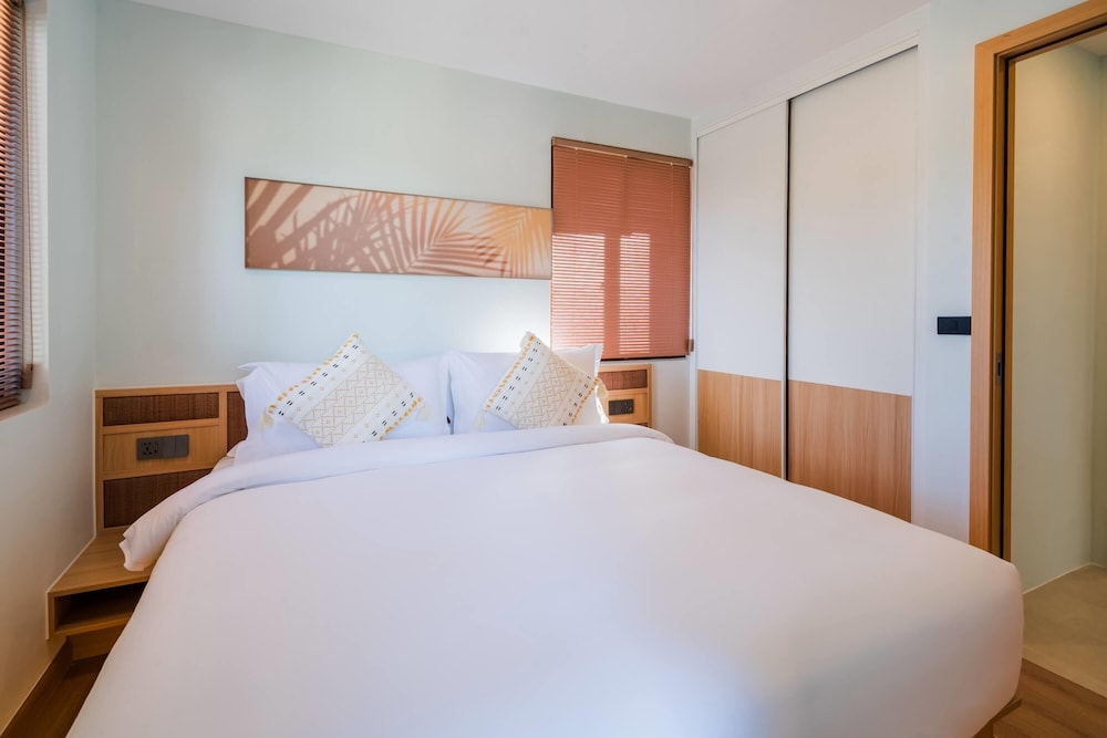 DELUXE, SUITE, KING BED
