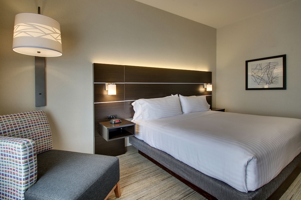 Holiday Inn Express Suites Morris 10/49
