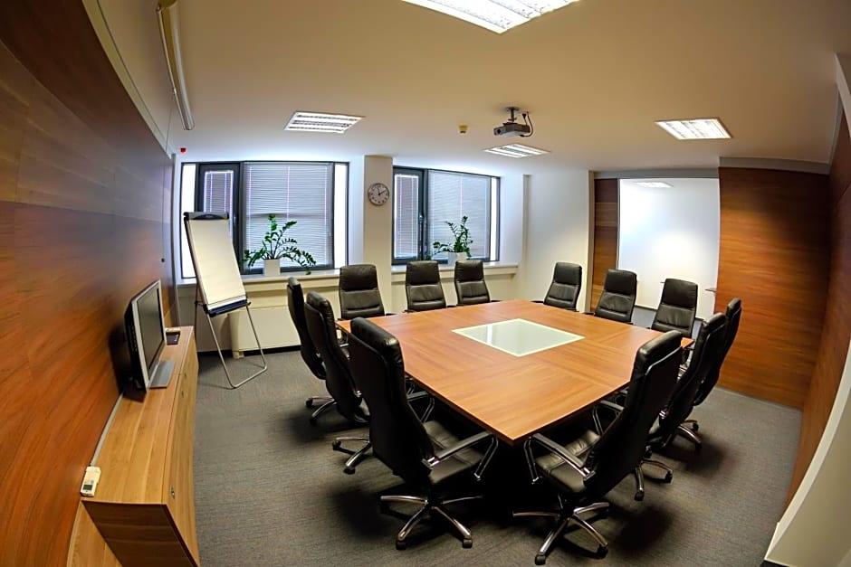 Aston Business Hotel 49/55