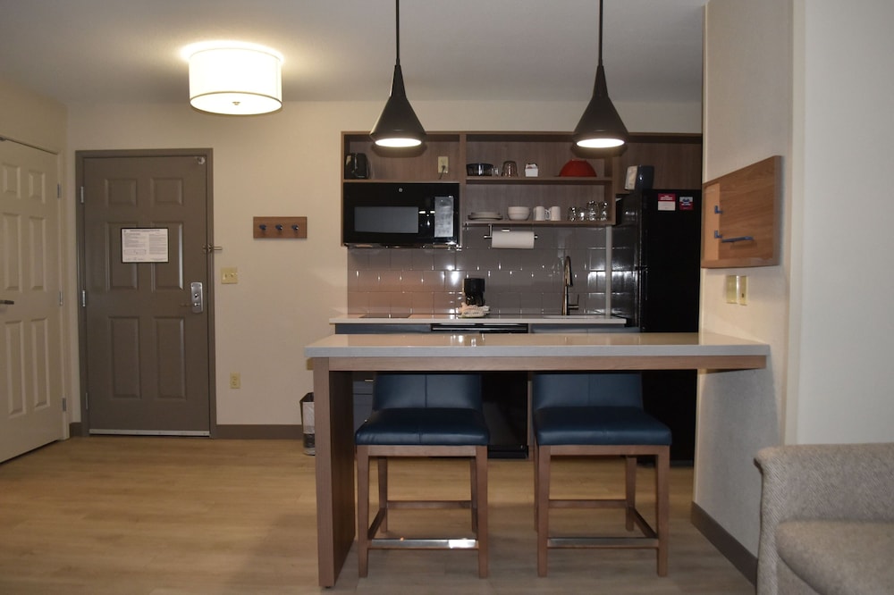 Candlewood Suites Fayetteville – University of Arkansas 9/63