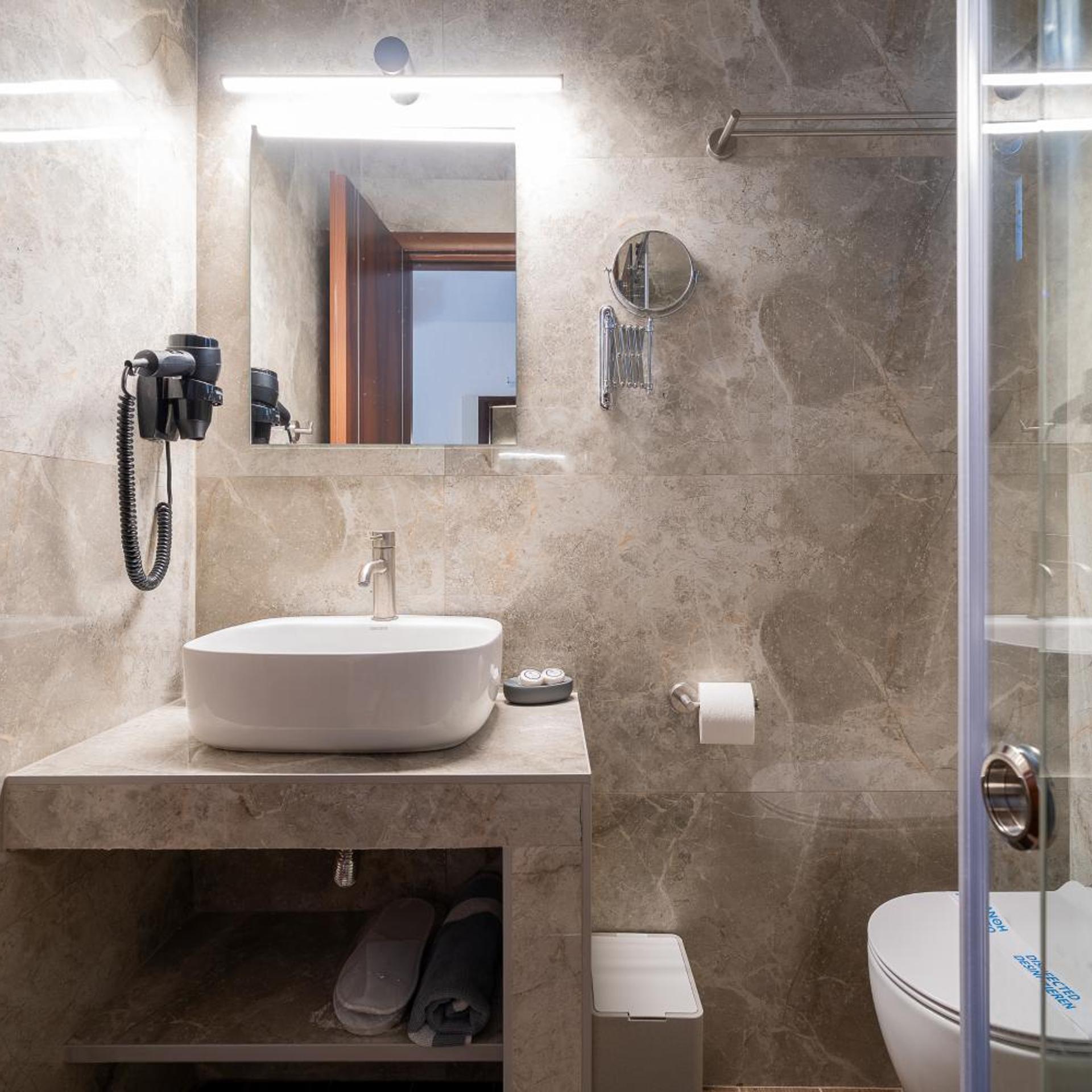 Meliton Inn Hotel & Suites 55/57