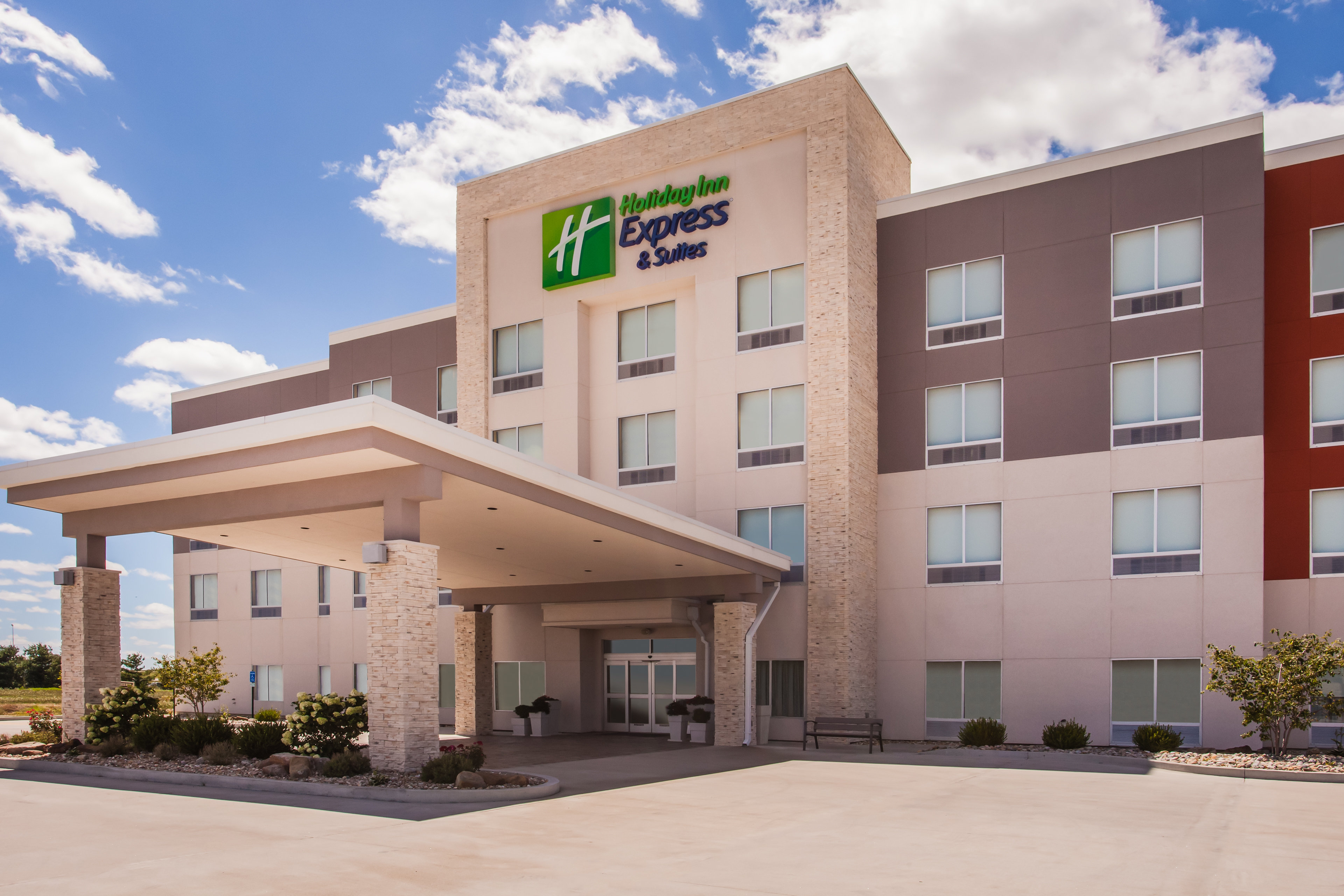 Holiday Inn Express Suites Litchfield West 56/56