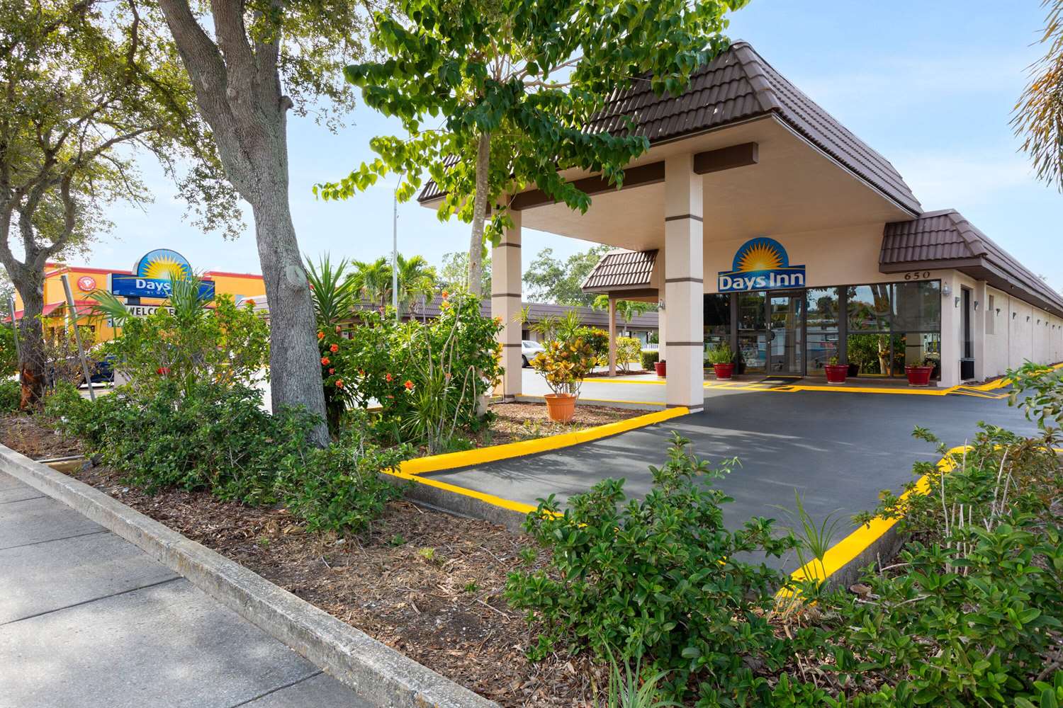 Days Inn by Wyndham St. Petersburg Central 13/23