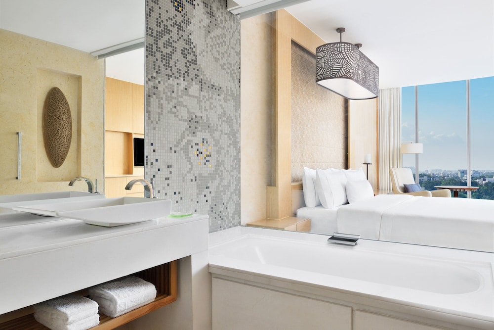 غرفة بسرير كينج بإطلالة على المسبح، The Westin Gurgaon New Delhi 7/10