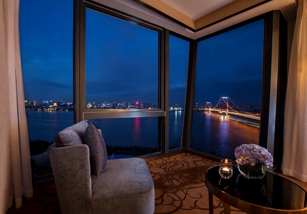 HILTON WUHAN RIVERSIDE 39/79