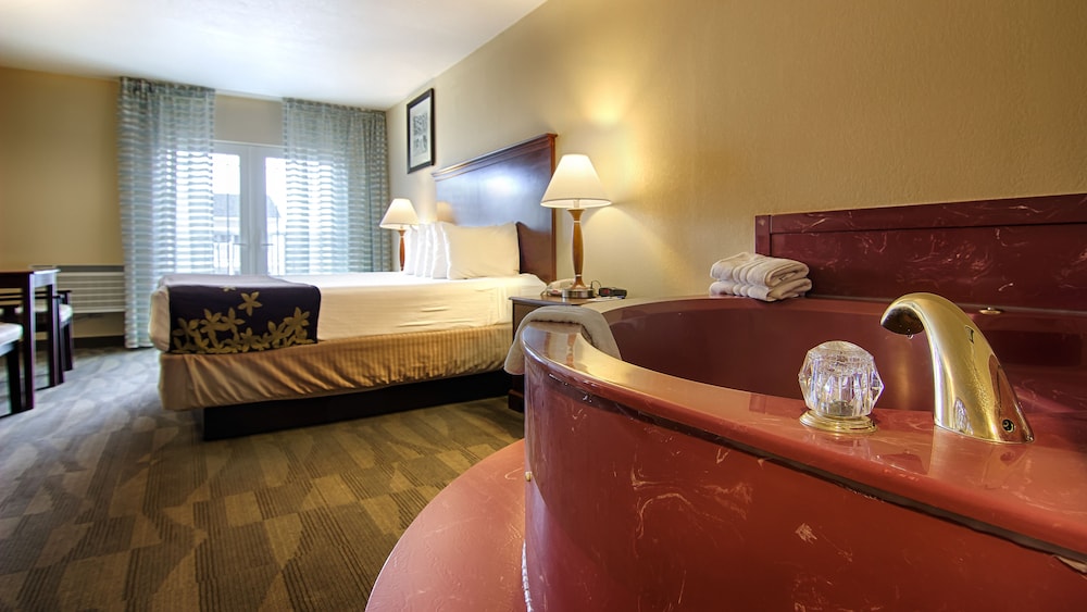 Gold Leaf Hotel of Dewey-Rehoboth Beach 40/47