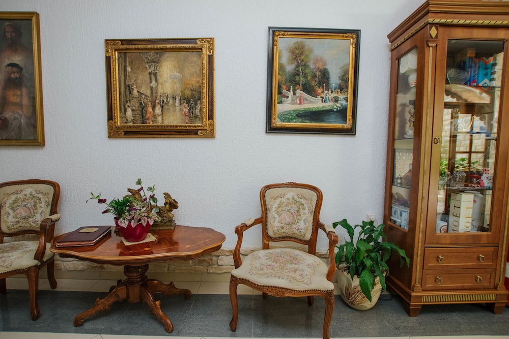 Hotel Vila Tina 30/50
