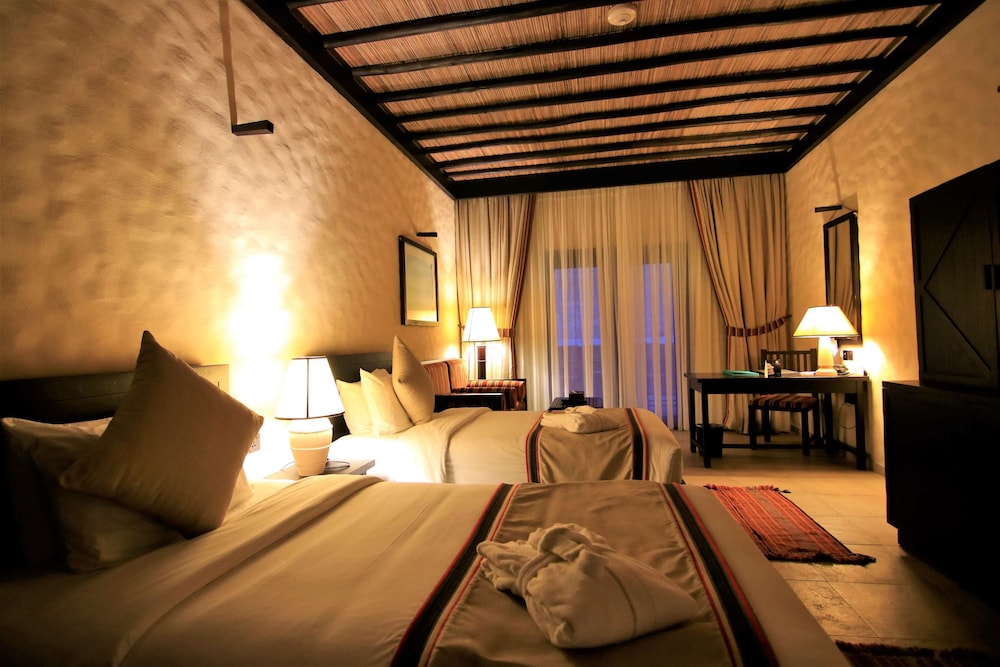 Azimut Hotel Musandam 33/68