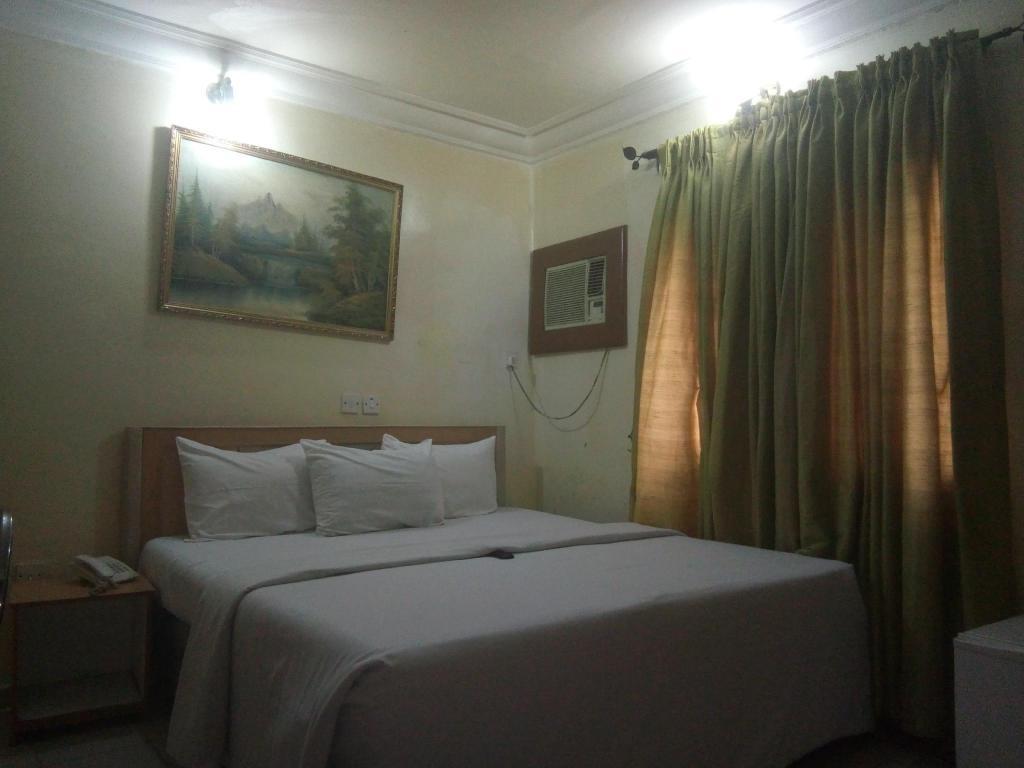 Oxford Hotel Abuja 6/22