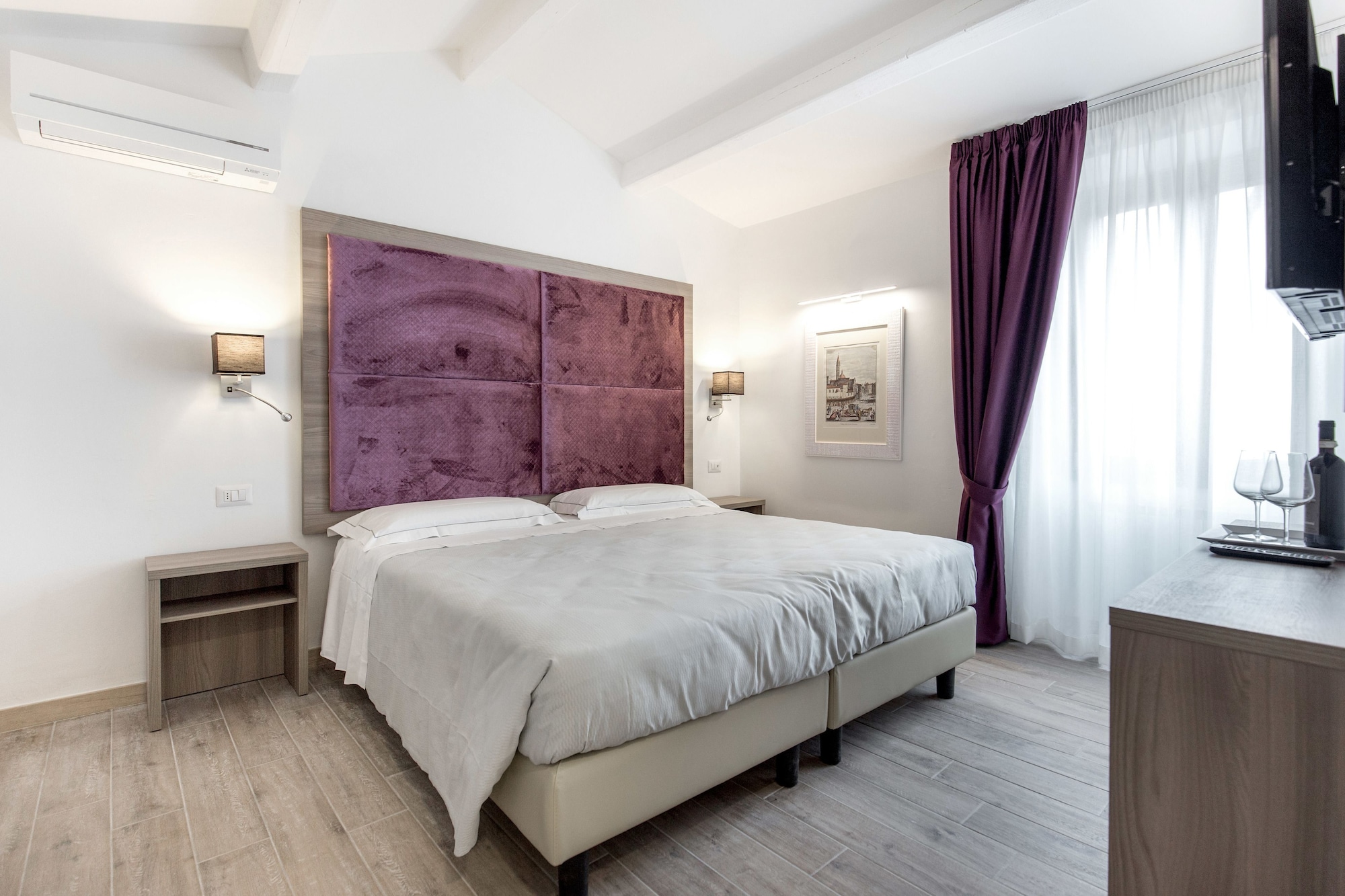 غرفة عائلية بسرير فردي وسرير كوين مع أريكة في الملحق، Apollo Guest House 5/10