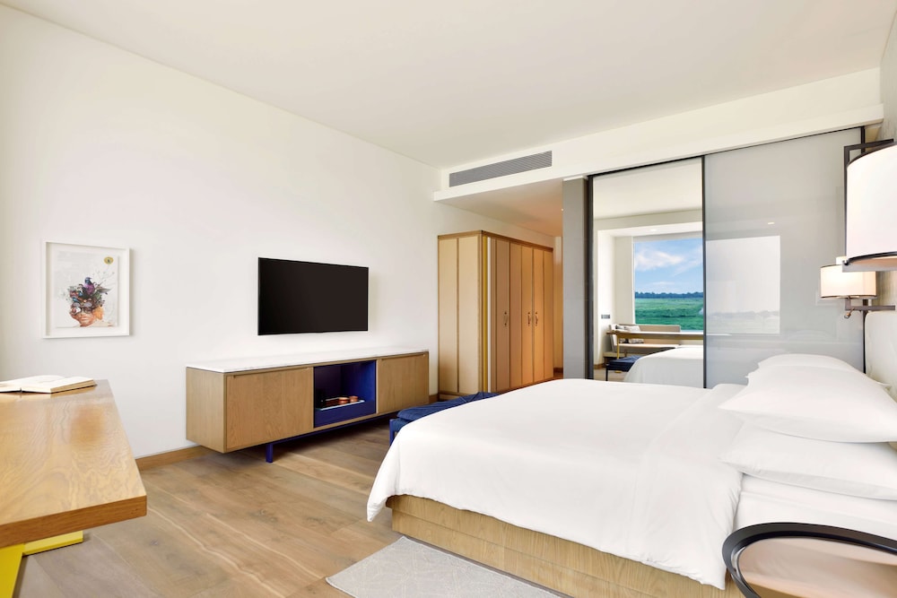 Andaz Delhi, by Hyatt 10/82