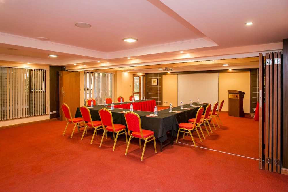 Waridi Paradise Apartment Hotel 68/72