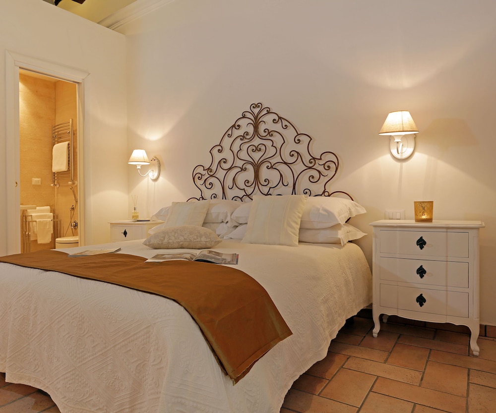 Madonna de Monti Suites 15/50