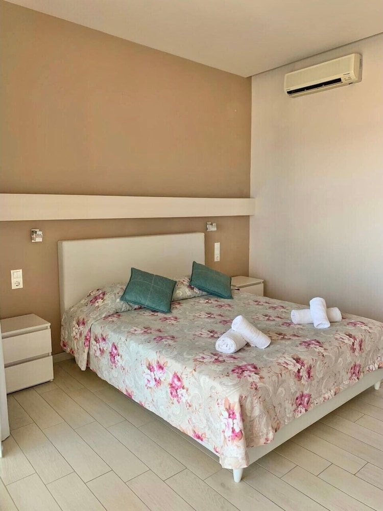 Saradari Beach Hotel 12/50