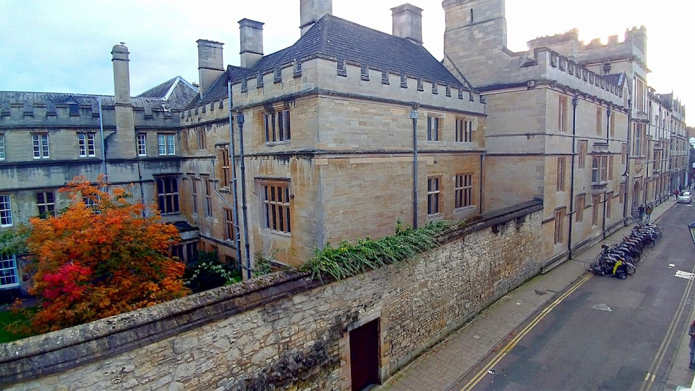 The Tower House 33/36