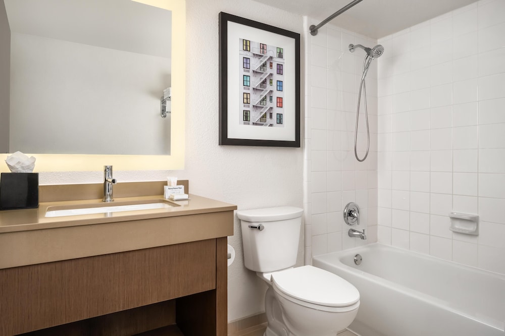 HYATT house Dallas/Uptown 70/71