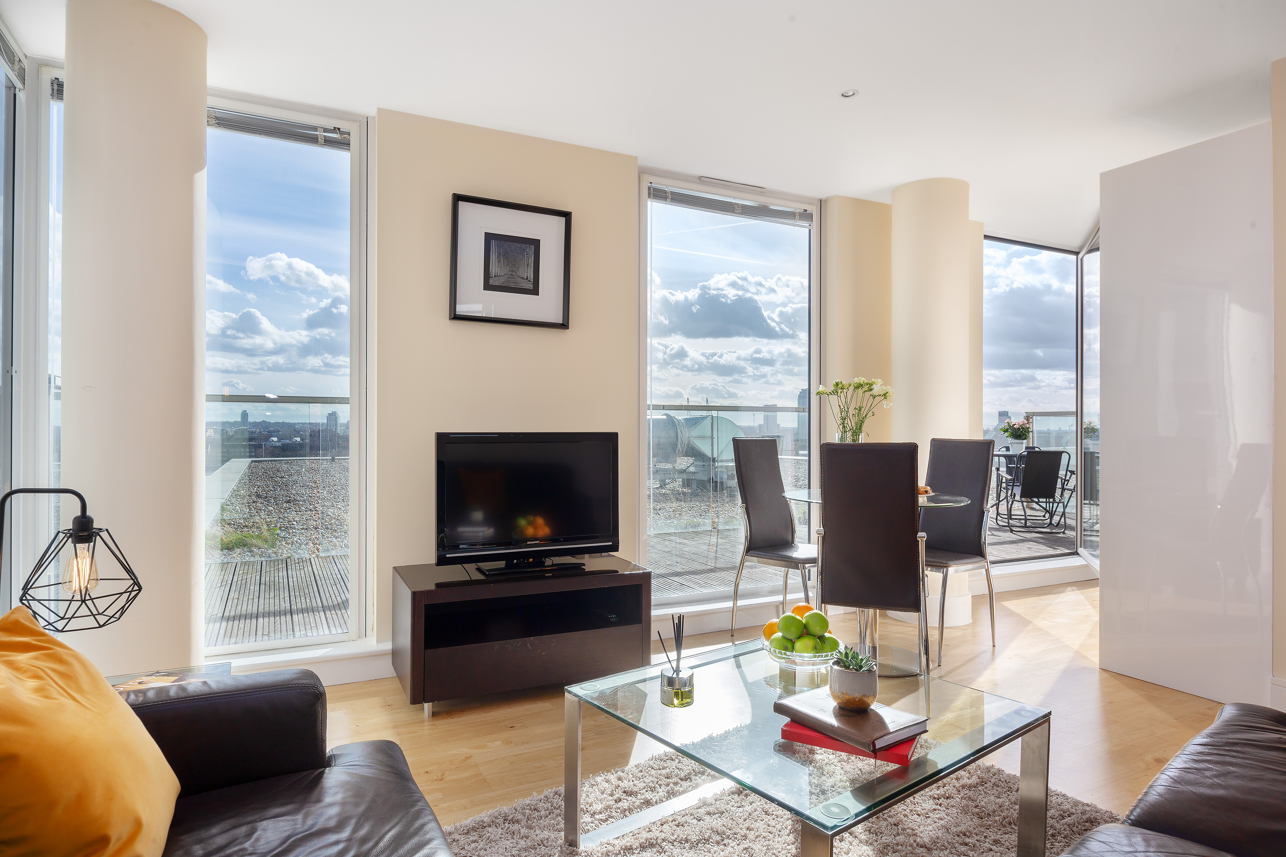 Luxurious Lanterns Court Two-Bedrooms Apartments 35/50