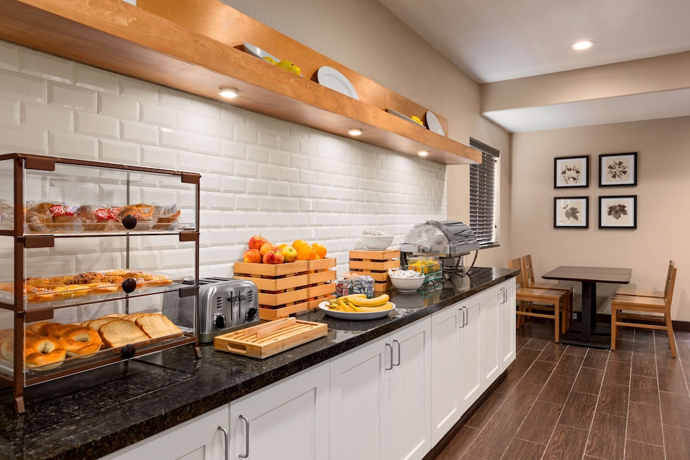 Country Inn & Suites by Radisson - Flagstaff East Route 66 21/28
