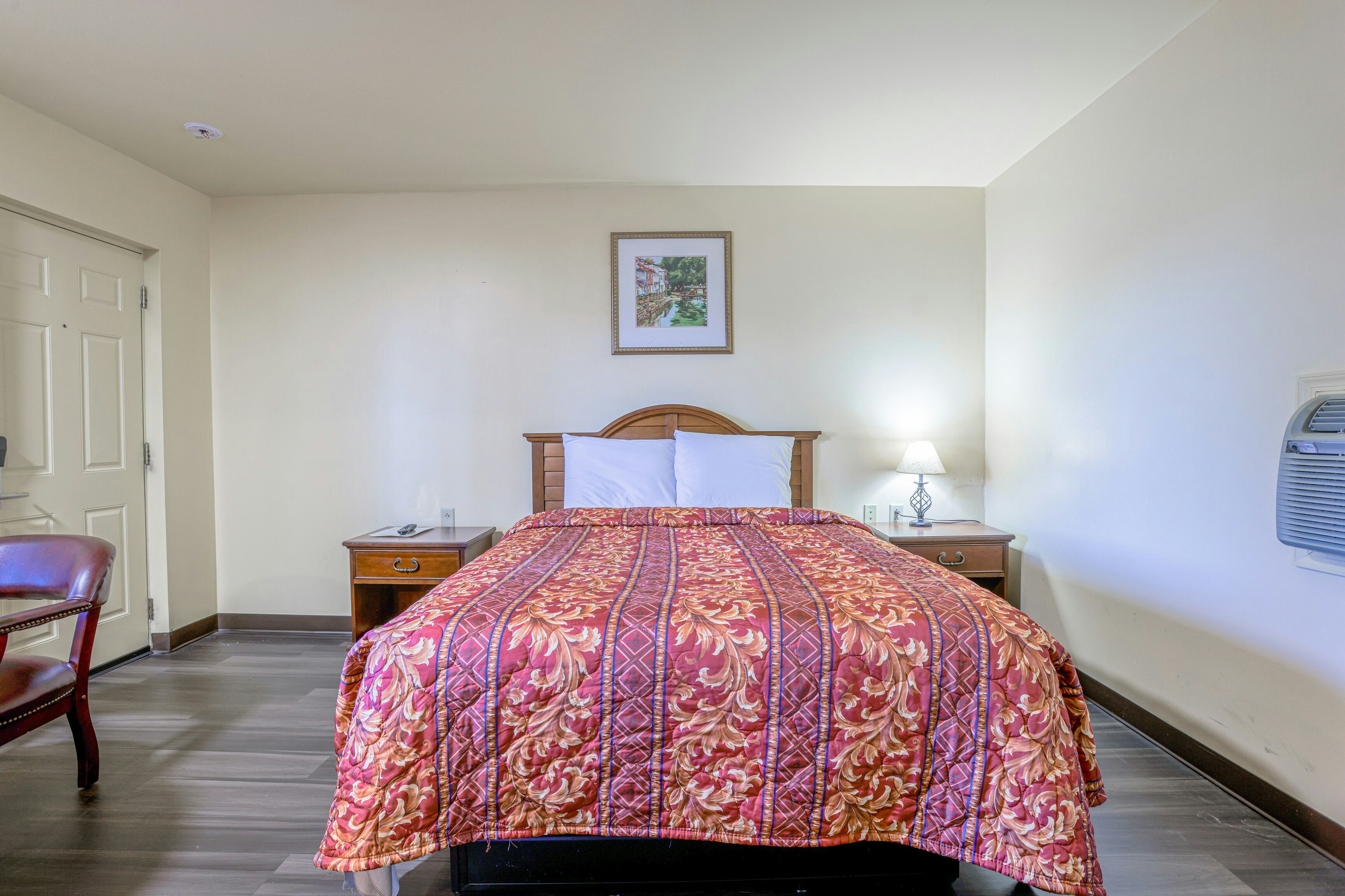 Whispering Pines by Hotel O Whitestone VA 13/50