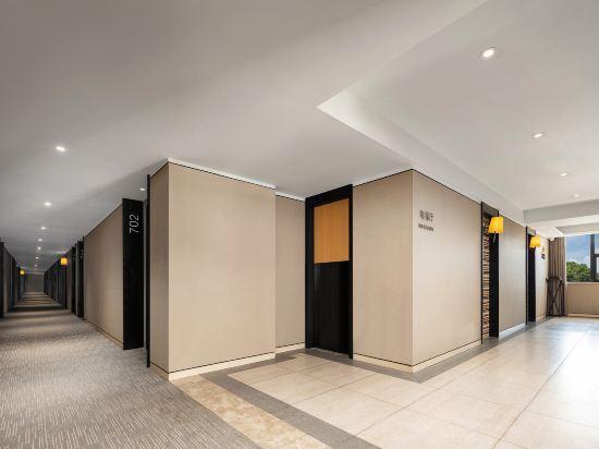 Homeinn Plus (Chengdu Kuanzhai Alley West Xihan Road East Metro Station) in CHENGDU