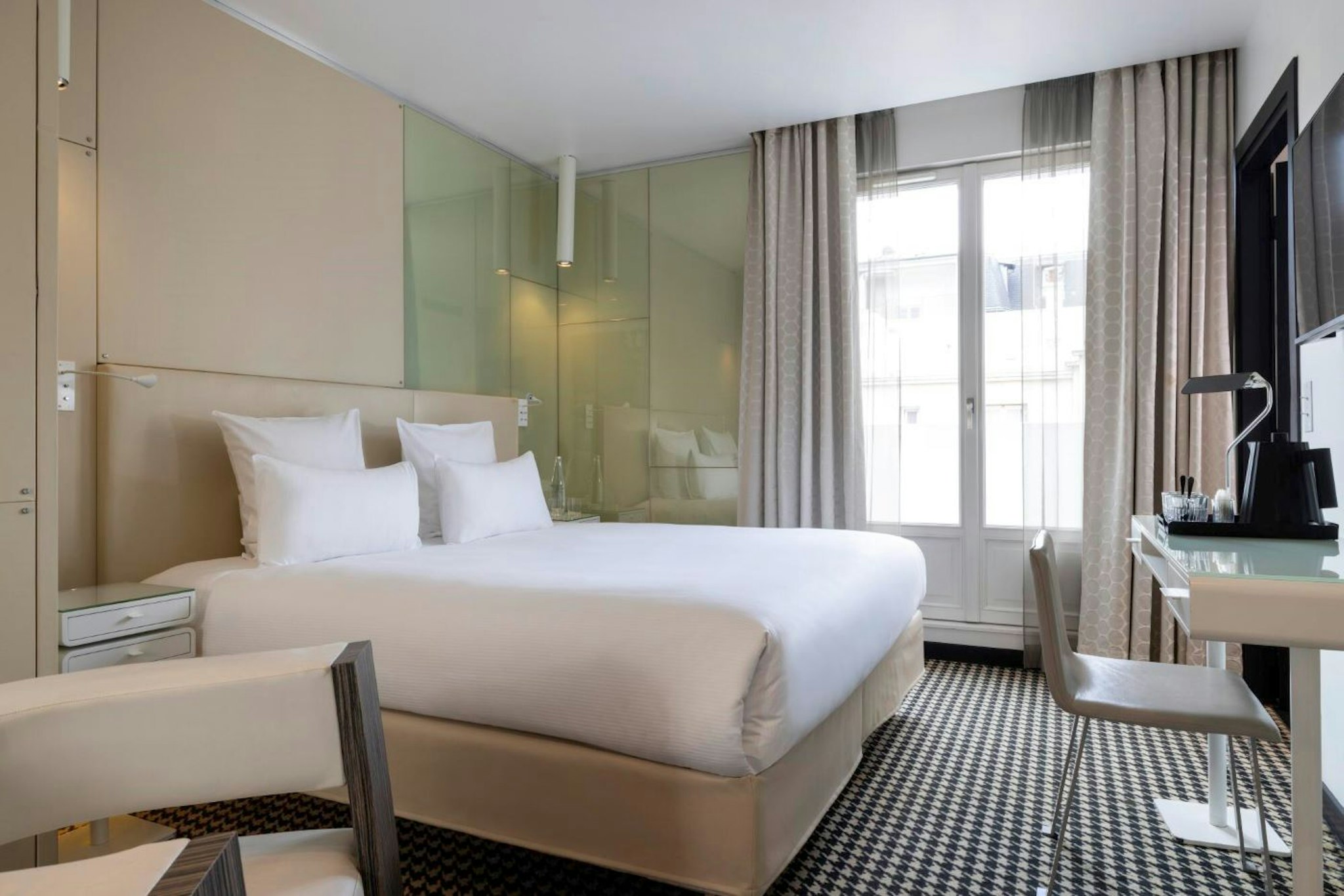 Felicien Hotel Paris 42/72