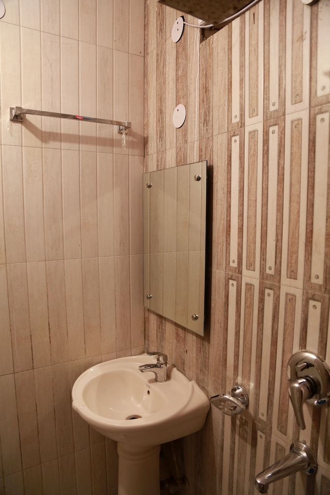 Hotel Shivam International 24/25