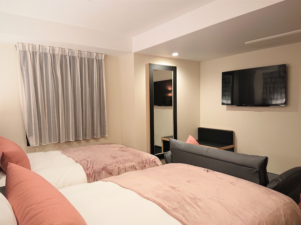 PREMIUM, 2 DOUBLE BEDS, SMOKING