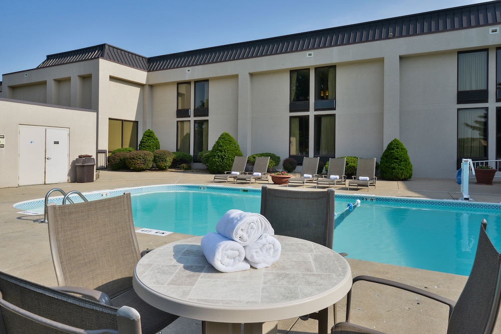 Greenstay Hotel and Suites 2/69