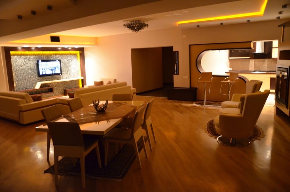 Kaspia Park City Hotel 33/37